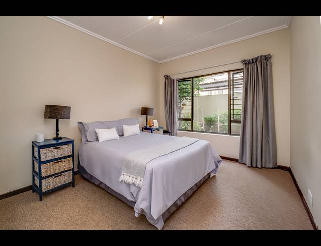 2 BEDROOM APARTMENT FOR SALE IN BRYANSTON
